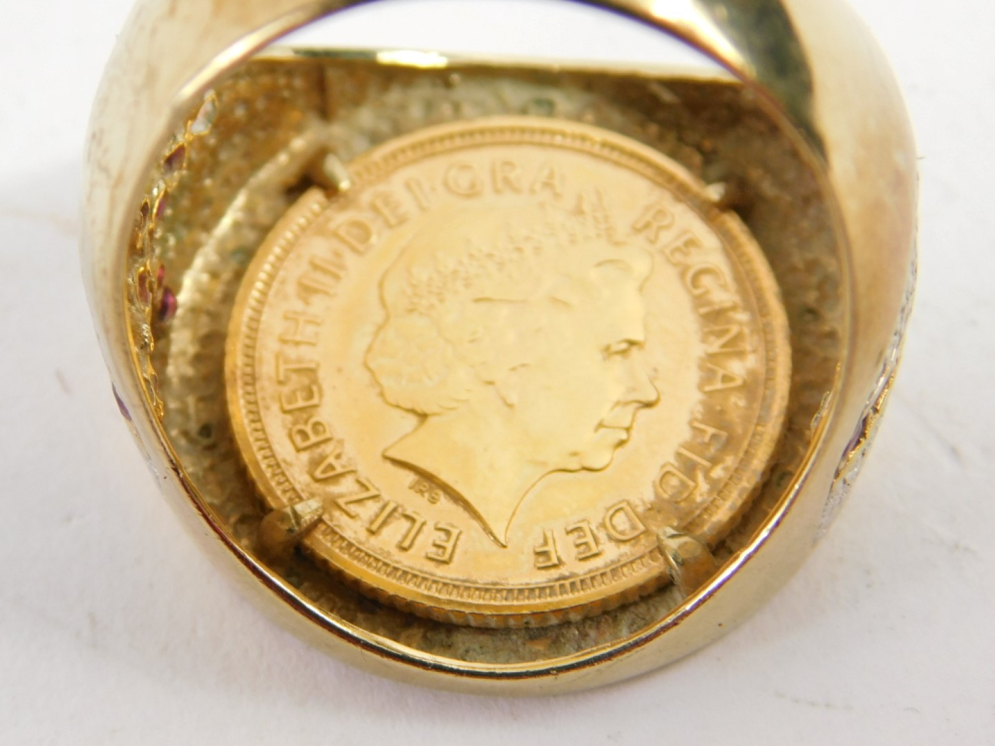 A Queen Elizabeth II St George half gold sovereign ring, the sovereign dated 2005 with warrior on ho - Image 2 of 3