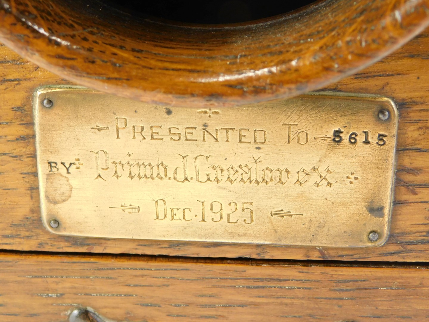 An early 20thC oak ballot box, with brass plaque engraved Presented to 5615 by Primo J Greatorex Dec - Image 3 of 3