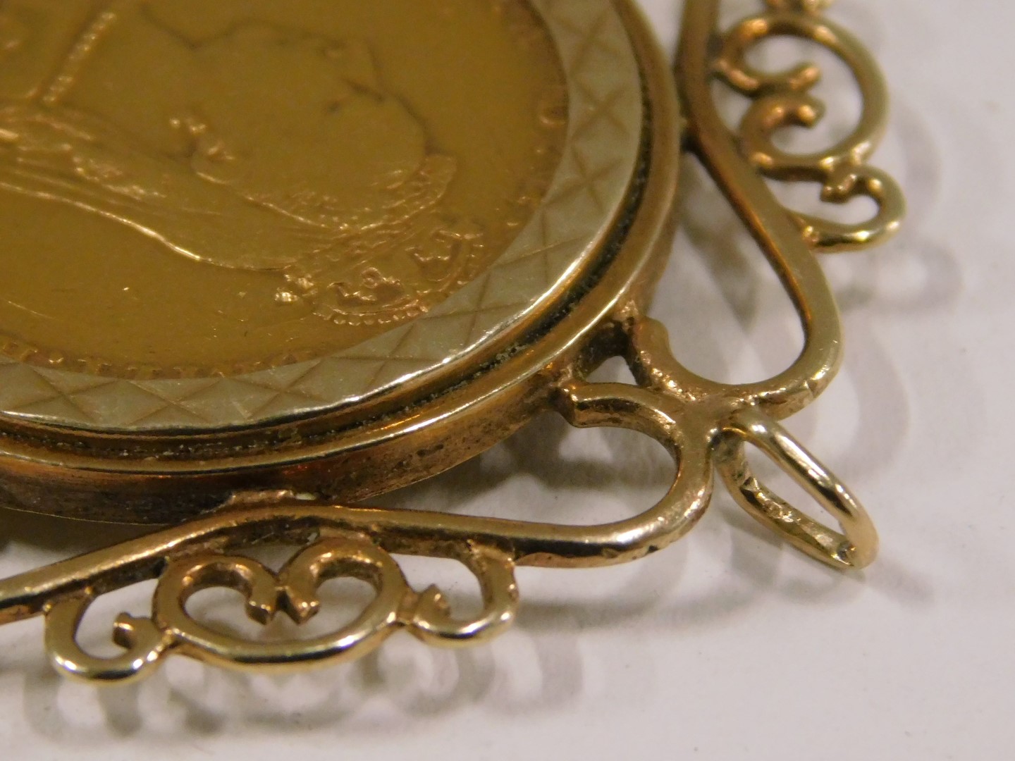 A Victorian full gold sovereign, dated 1891, in a 9ct gold scroll work pendant mount, 11.7g. - Image 3 of 3