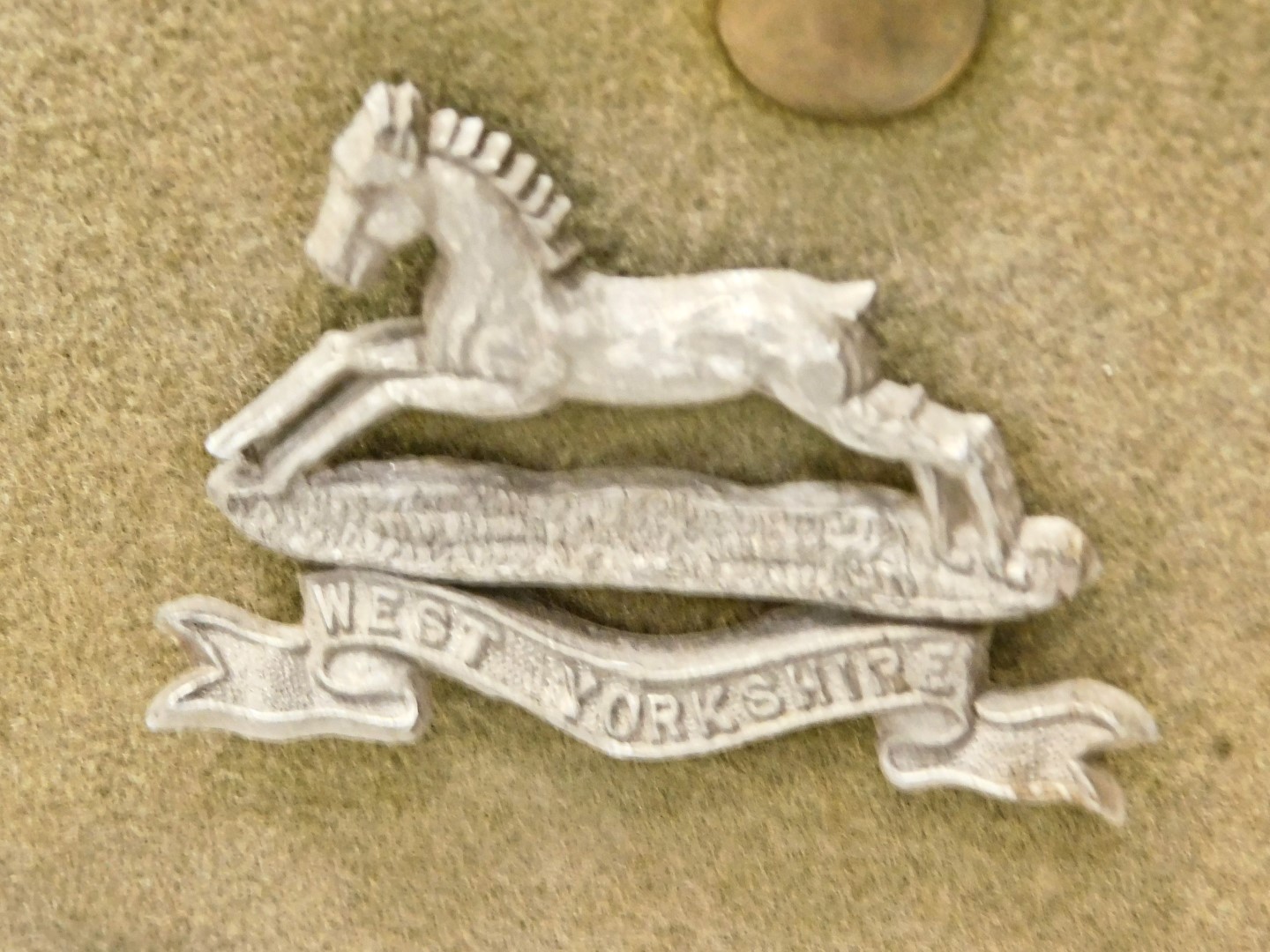 A Royal Artillery cap, and a West Yorkshire Regiment Australian style hat. (2) - Image 2 of 2