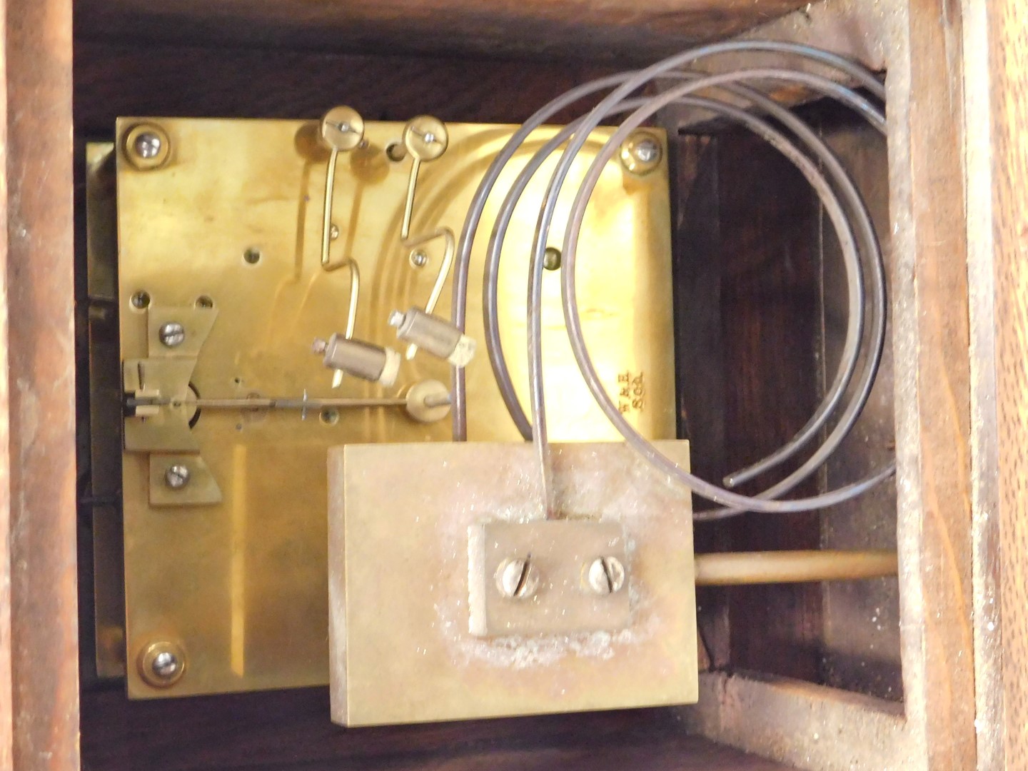 A 19thC oak mantel clock, with a rectangular brass dial with cherub spandrels and a silvered chapter - Image 3 of 4