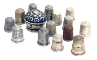 A collection of 20thC silver thimbles, and a silver and cork topped bottle lid, 2.50oz.