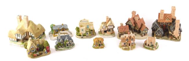 A David Winter collection of cottages, to include David Winter Moonlight Haven, Hertford Court, Lill