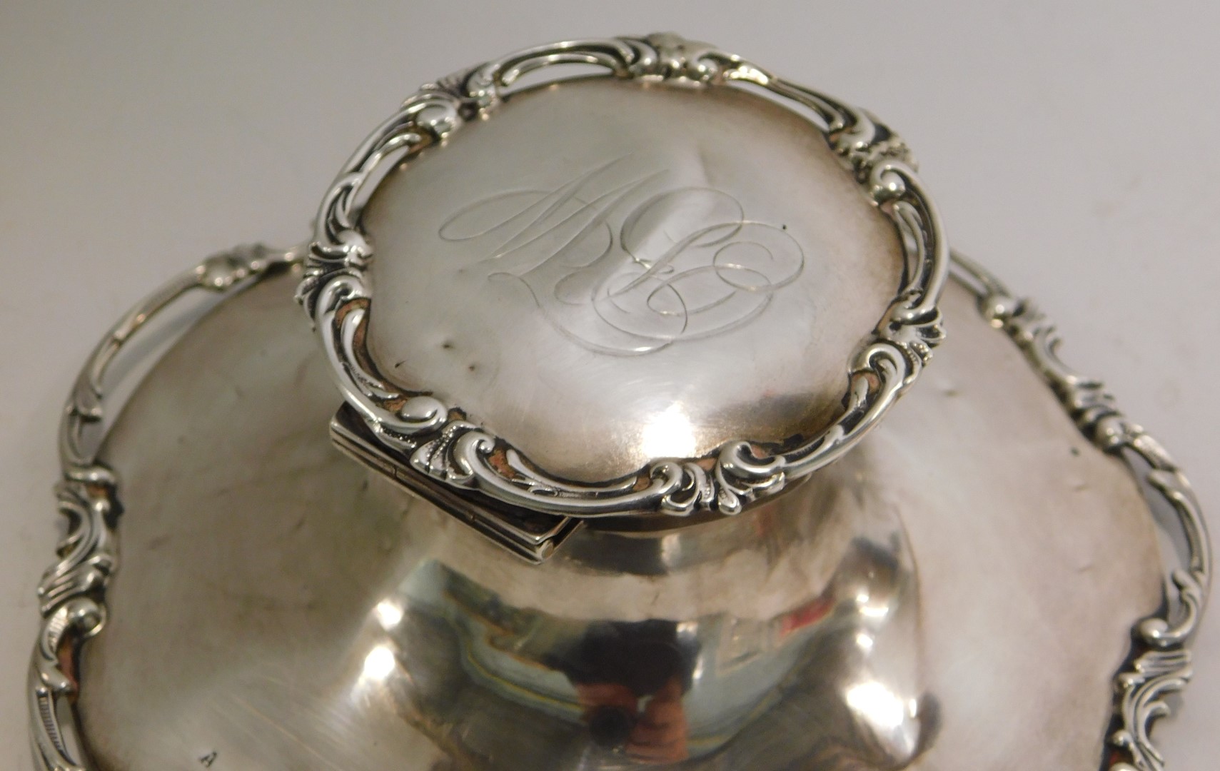 A George V silver inkwell, with c-scroll rococo border to top and base rim, bearing the initials BW, - Image 2 of 3