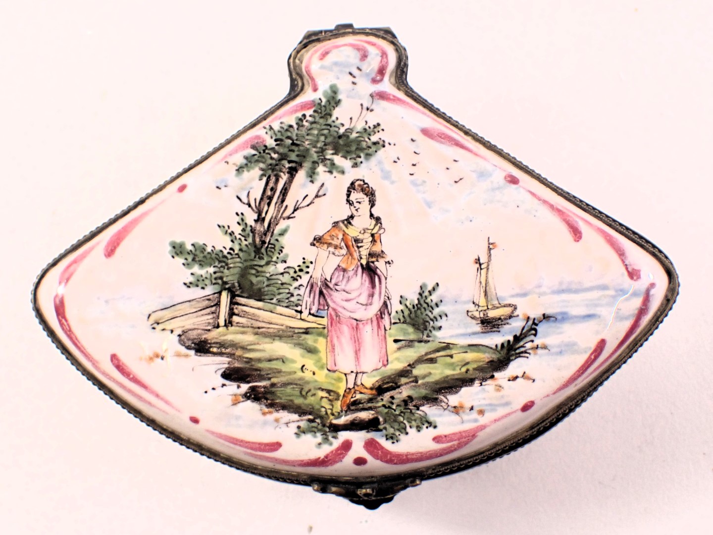 A late 18th/early 19thC French Faience porcelain Veuve Perrin fan shaped box, the lid decorated with - Image 3 of 3