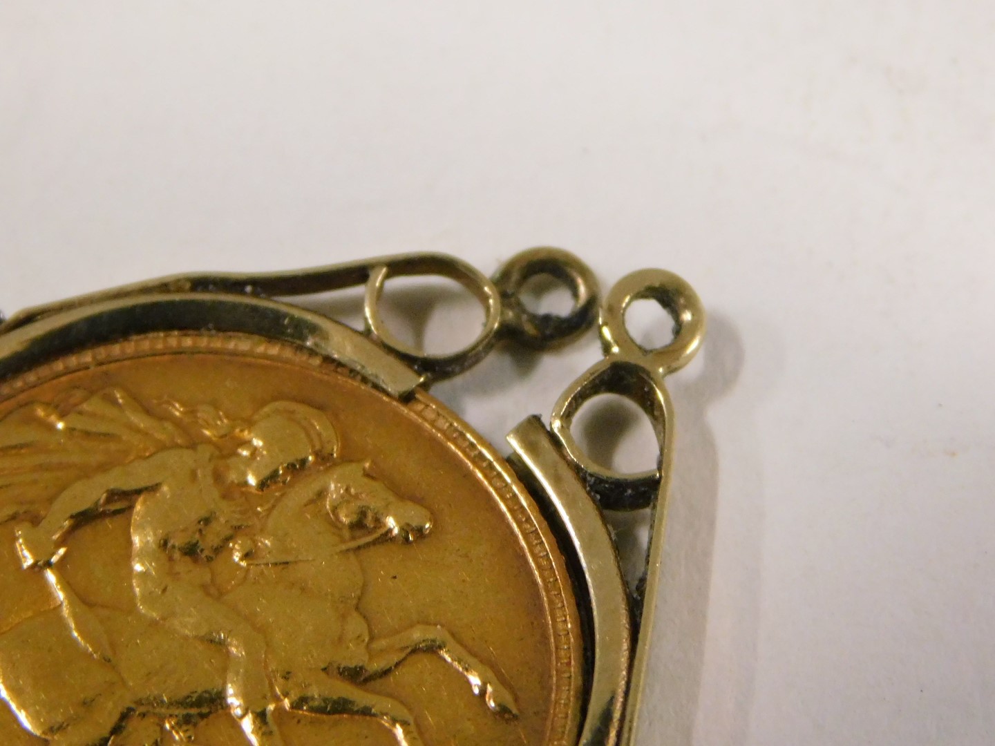 An Edward VII half gold sovereign, dated 1903, in a 9ct gold mount, 4.6g. - Image 3 of 3