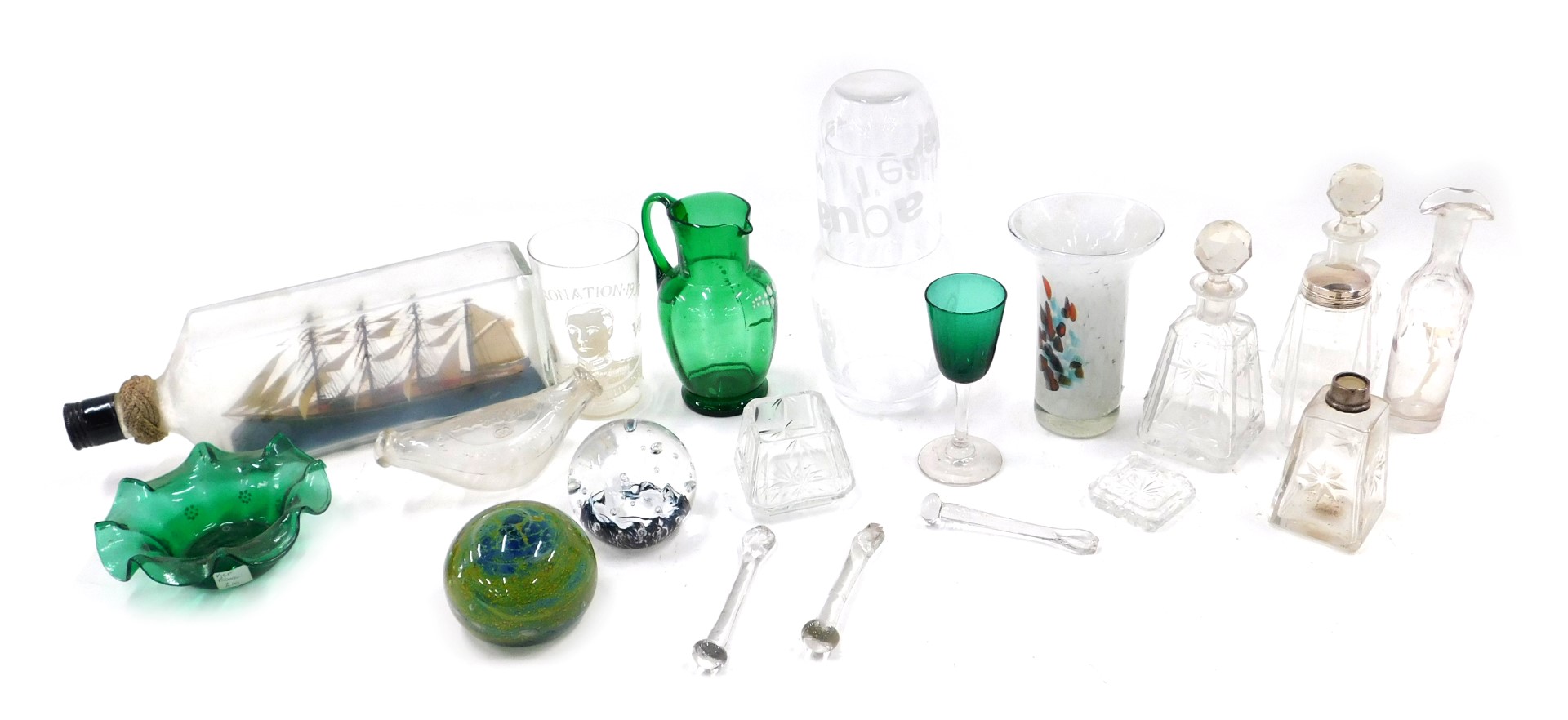 A quantity of glass, to include Mdina Maltese vase, paperweight, etc.