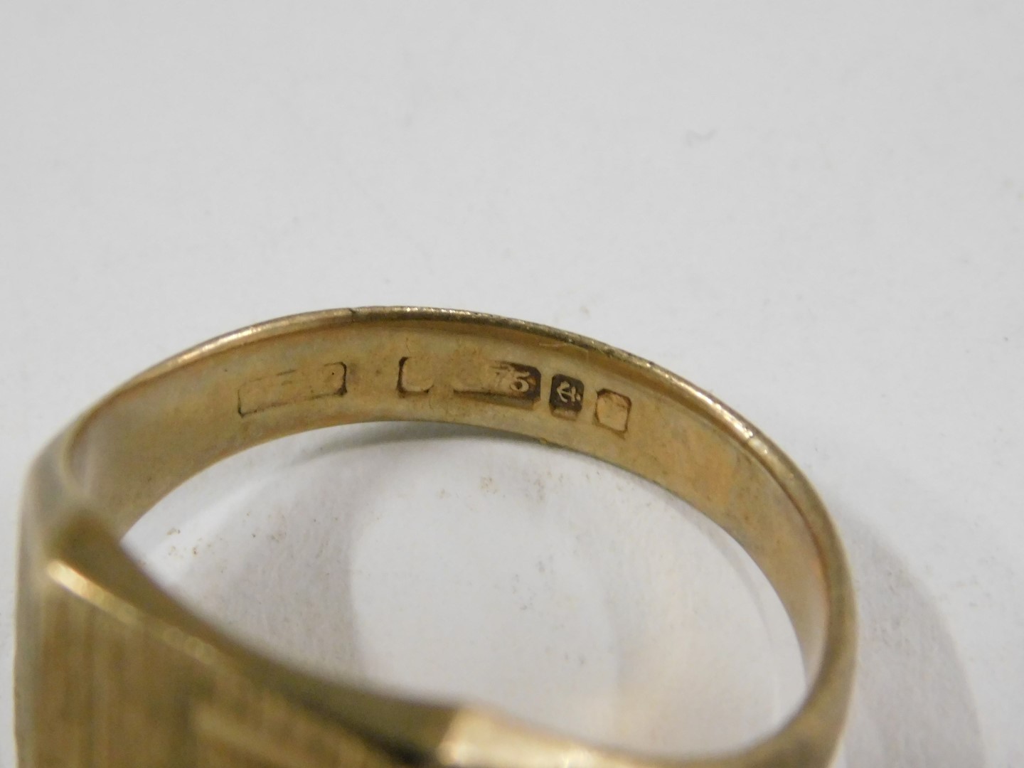 A 9ct gold signet ring, with bark effect and striped square panelled top, Birmingham 1970, ring size - Image 2 of 3