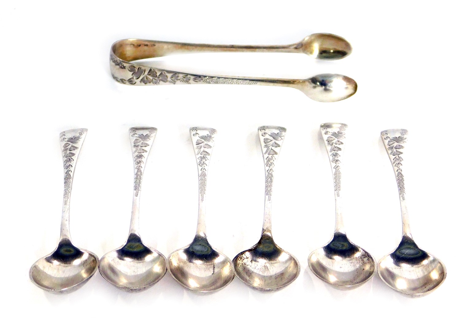 An Edward VII silver teaspoon and tong set, comprising six teaspoons and pair of tongs, the spoons f