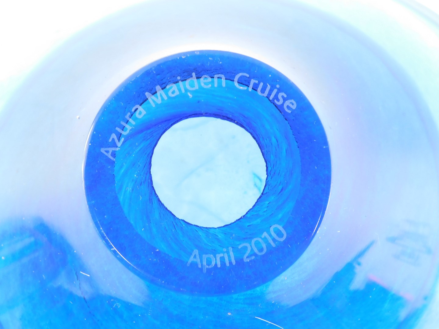 An Azura Maiden Cruise Art Glass bowl, on a blue ground, in fitted case, 9cm high. - Image 3 of 4