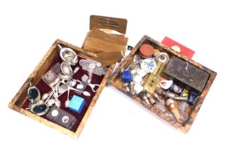 Bygones and trinkets, comprising miniature tankards, carved wooden bottle stopper, silver plated sal