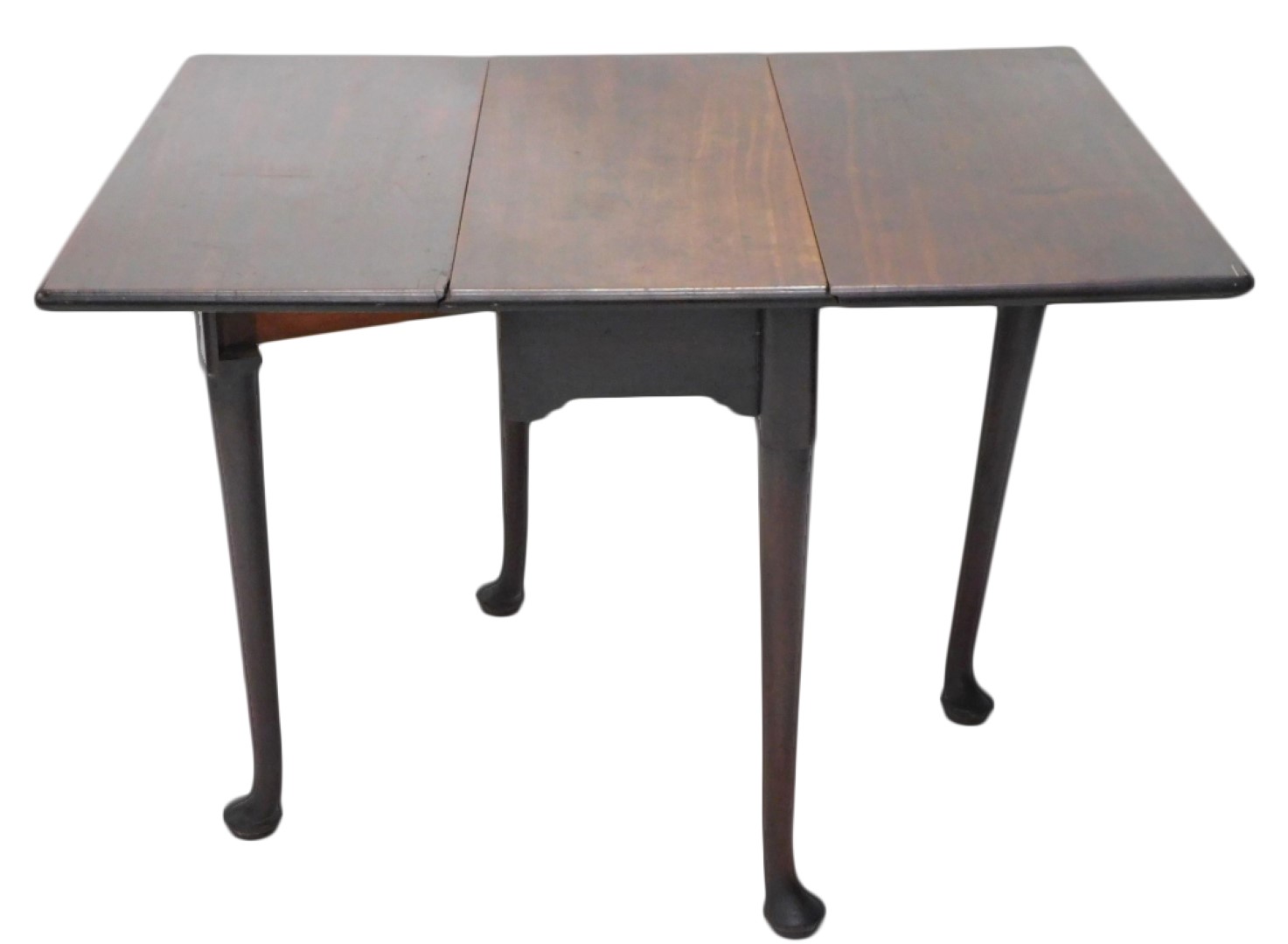 A mid 18thC mahogany drop leaf table, on turned tapering legs with pad feet, 82cm wide.