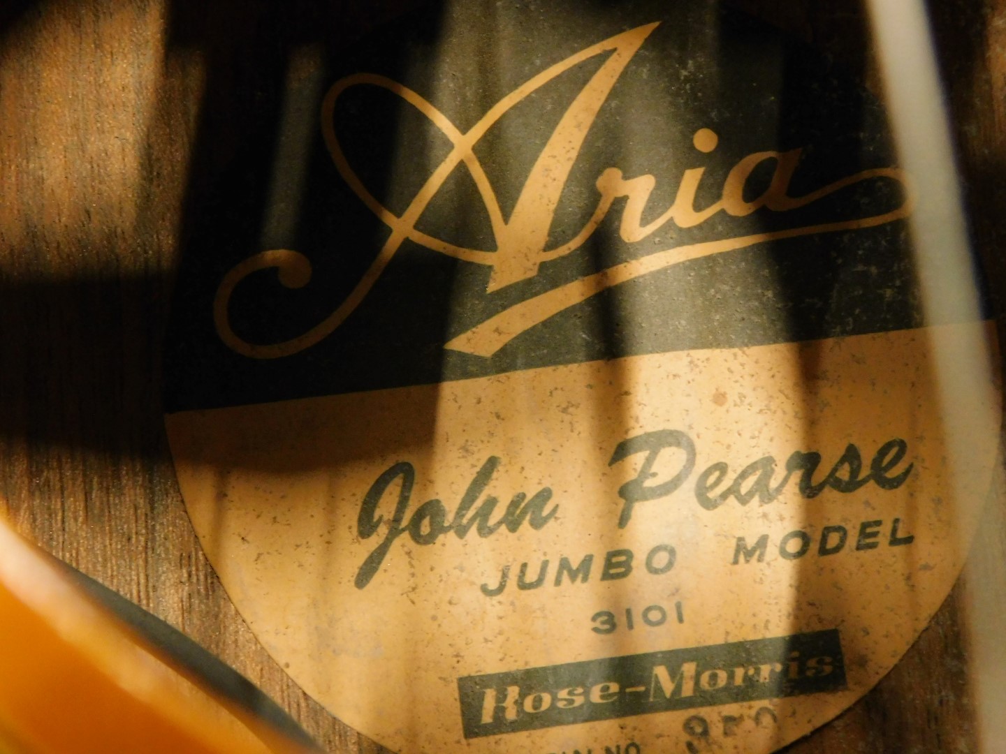 A John Pearse Aria Jumbo Model 3101 electro acoustic guitar. - Image 4 of 9