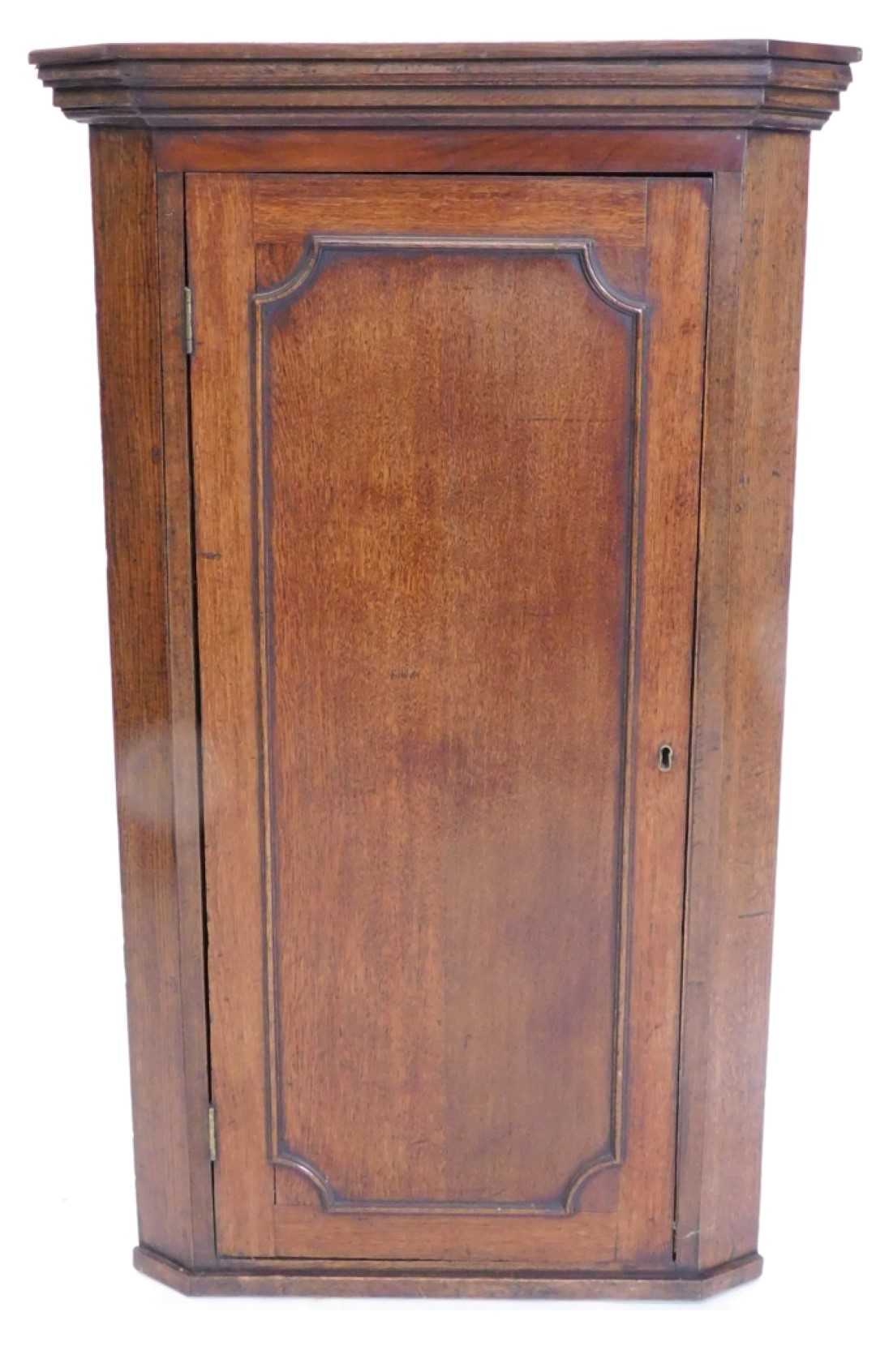 An early 19thC oak hanging corner cupboard, with single panelled door, 115cm high, 68cm wide.