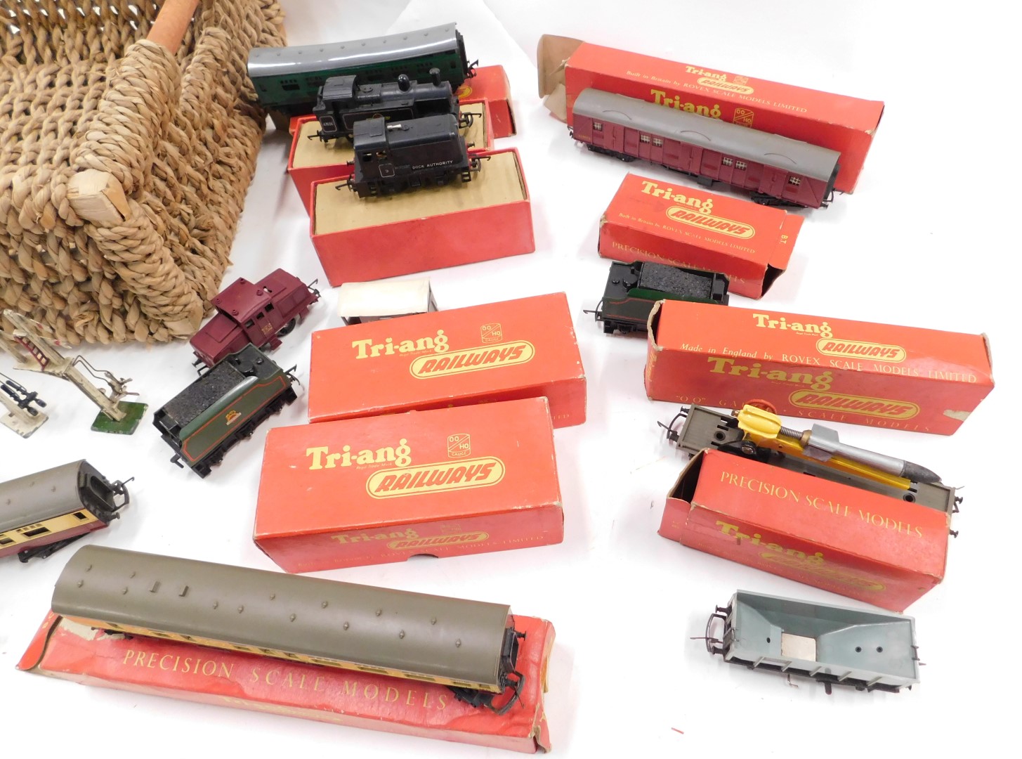 A quantity of Tri-ang OO gauge model railway, etc. - Image 3 of 3