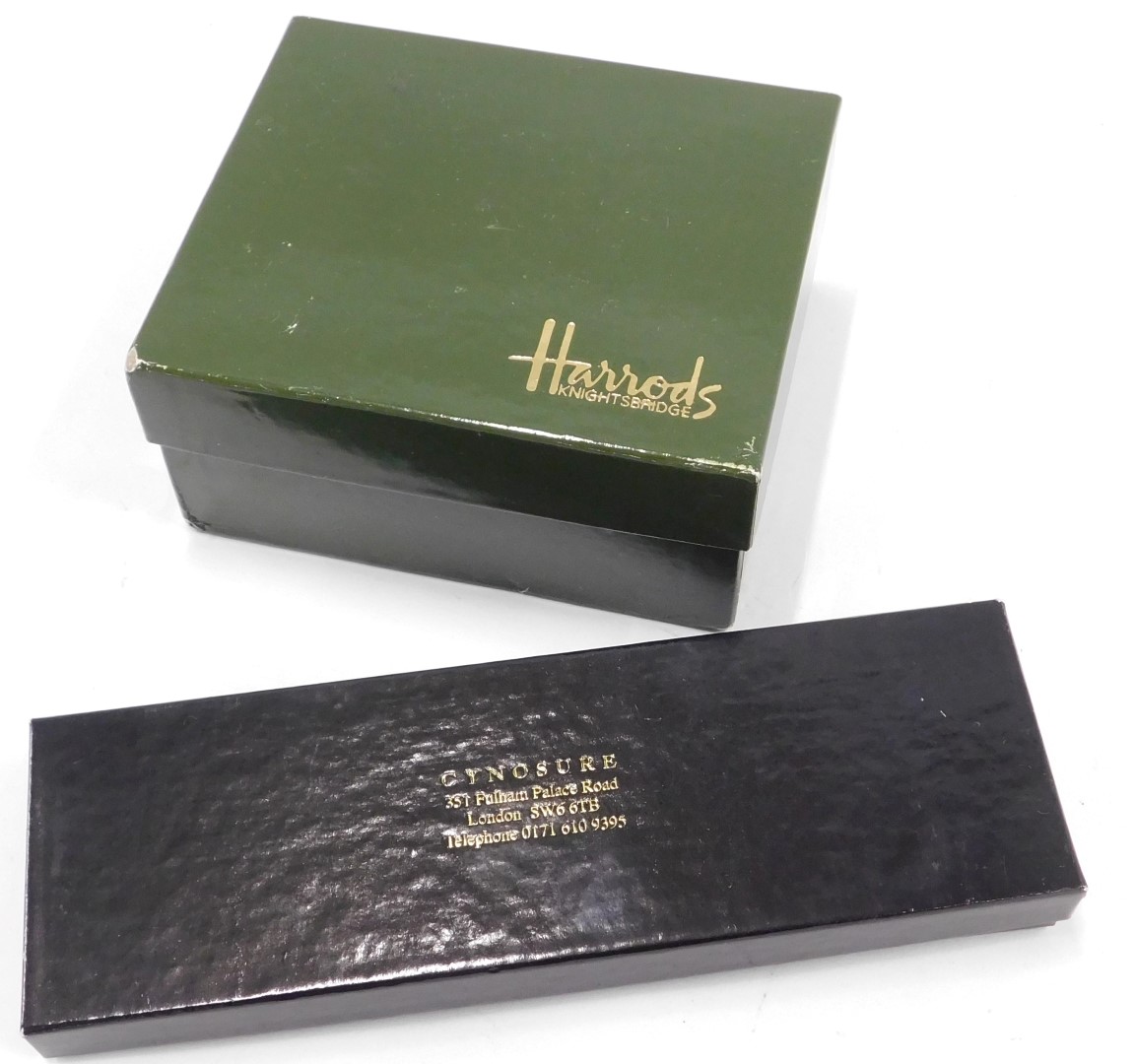 A set of four Harrods silver plated napkin rings, oval silver plated tray and a cheese scoop. (5) - Image 3 of 3