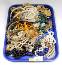 Costume jewellery, comprising faux pearl necklaces, bangles, imitation jet beaded necklace, etc. (1