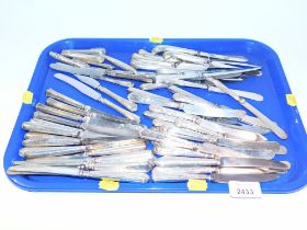 A group of silver handled and stainless steel bladed butter knifes. (1 tray)