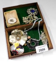 A 20thC walnut cigarette box and contents of costume jewellery, comprising brooches, mother of pearl