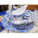 Various Old Willow pattern blue and white wares, to include gravy boat, jar and cover, octagonal ser