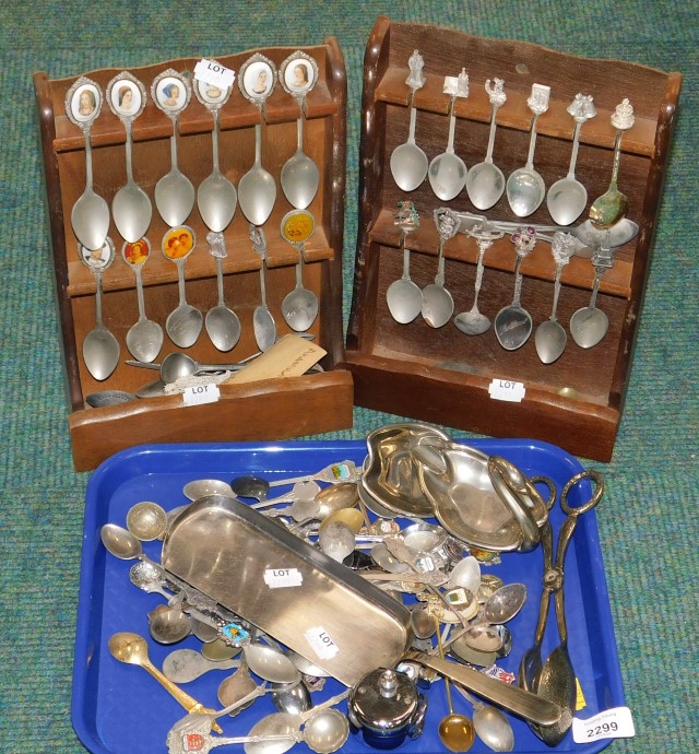 Silver plated wares, comprising souvenir spoons, crumb scoop, swan Eeba silver plated dish with two