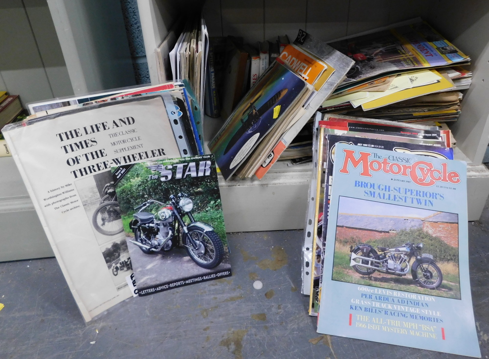 Various magazines and cigarette cards, Observers books, motor car magazines, etc. (1 shelf)