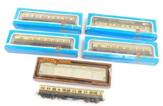 Airfix and Mainline Railways OO gauge coaches and rolling stock, including GWR auto coach, class B S