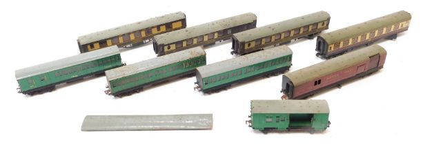 Hornby OO rolling stock, including Southern Railway coaches, Pullman coaches including Aries Car No