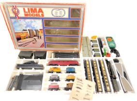 A Great Western OO gauge cased train set, comprising King George V locomotive and tender, coaches, t