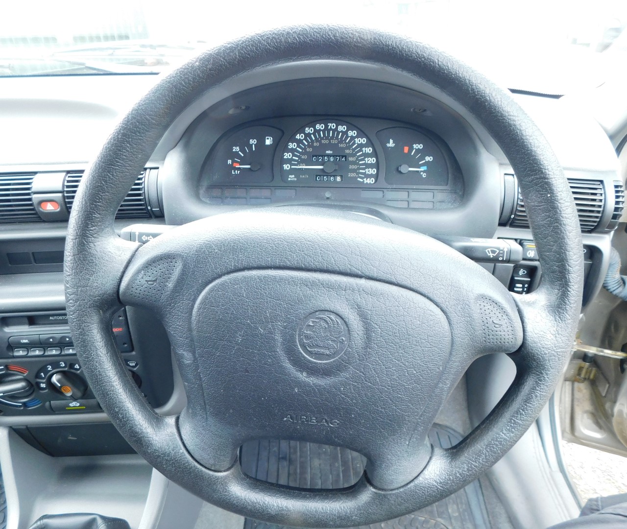 A Vauxhall Astra Merit, Registration N620 XCT, 5 door hatchback, manual, petrol, silver, first regis - Image 4 of 7