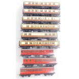 Hornby Dublo coaches, including BR mark 1 corridor composite coaches, restaurant car and three Hornb