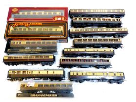 Airfix, Mainline, Graham Farish and other OO gauge GWR livery coaches, including Collett 60ft first