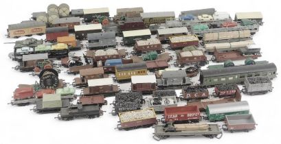 Hornby, Lima and other OO gauge rolling stock, including 37 tonne hopper wagons, Harvey Bros Livesto