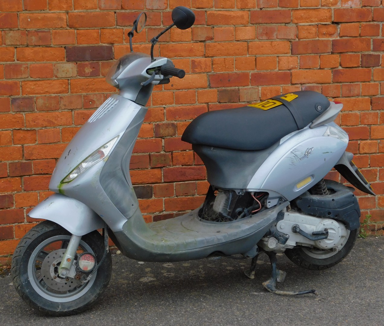 A Piaggio Zip moped, registration OU08 JVW, 49cc, petrol, silver, recd mileage 4,627 miles.