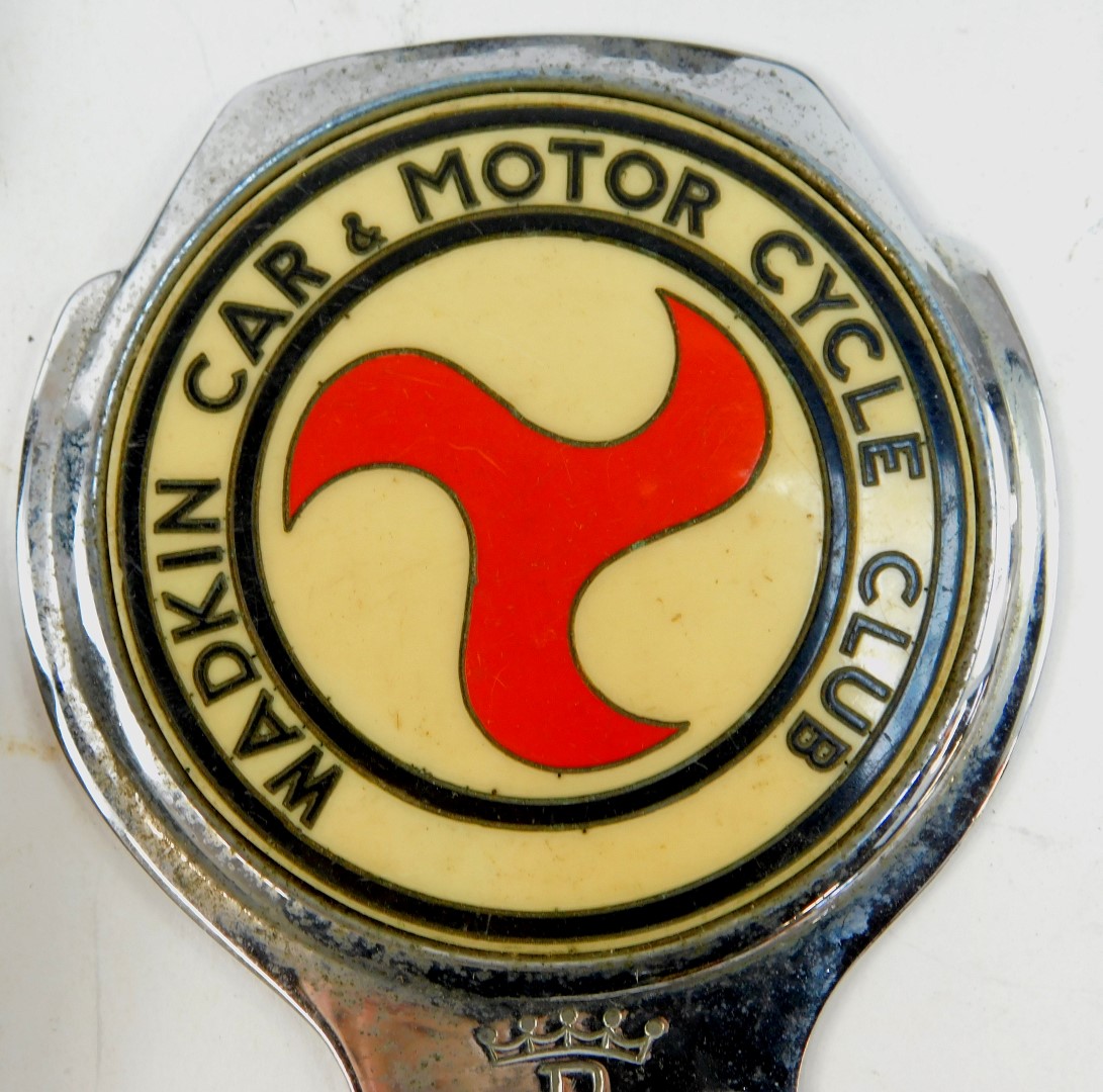 Four car badges, comprising Rutland emblem shield, The Wadkin Car and Motorcycle Club, and a Jaguar - Image 2 of 3