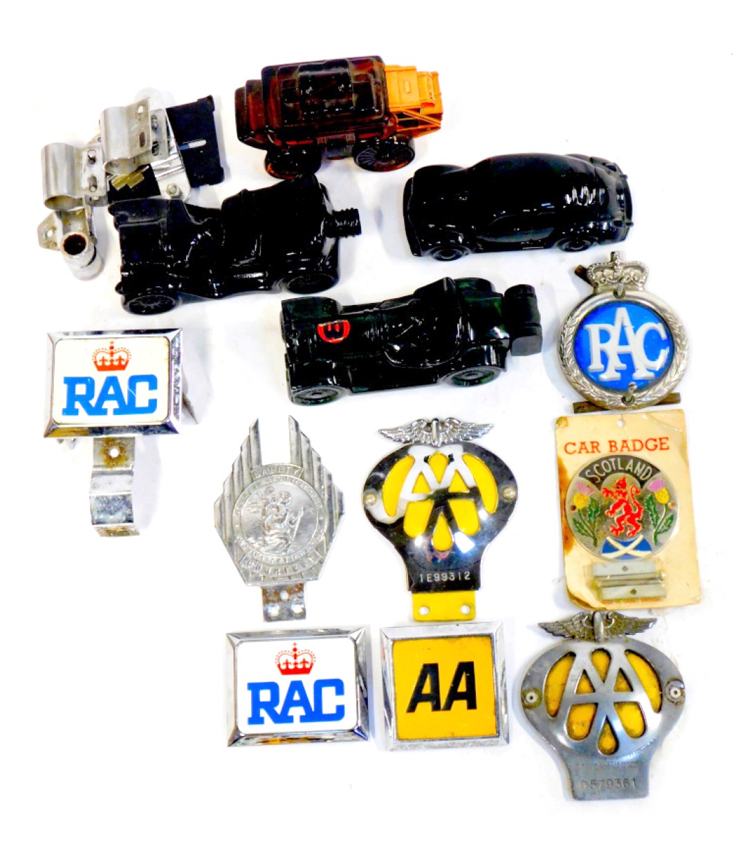 RAC and AA car badges, Avon collectors car scent bottles, etc. (1 tray)