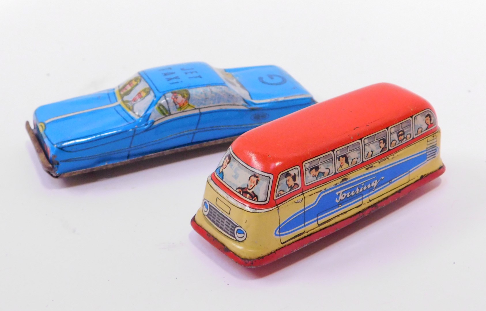 Tinplate models, comprising British made wind up cars, an automatic garage and a London red bus, no - Image 4 of 4