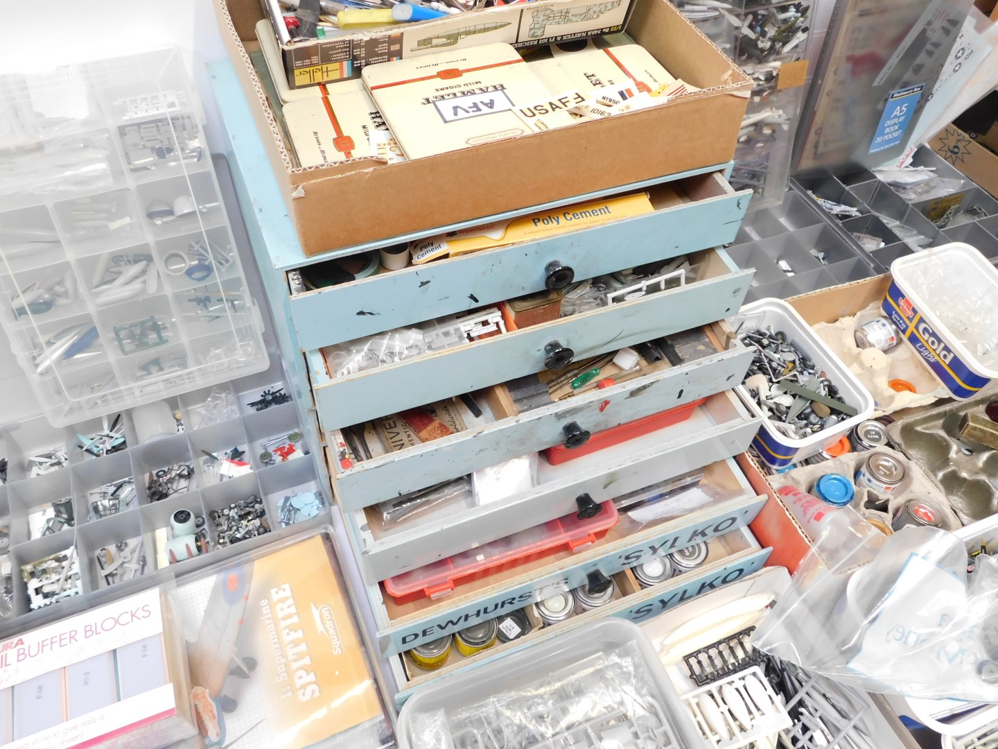 Model makers spares, including decals, bombs and missiles, divider boxes, etc. (2 boxes) - Image 3 of 4