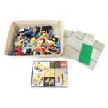 Lego, comprising Lego Technic 8020, partial truck and various loose Lego. (a quantity)