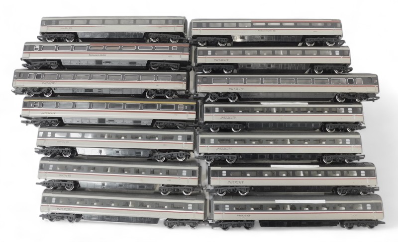Hornby OO gauge Intercity carriages. (a quantity)