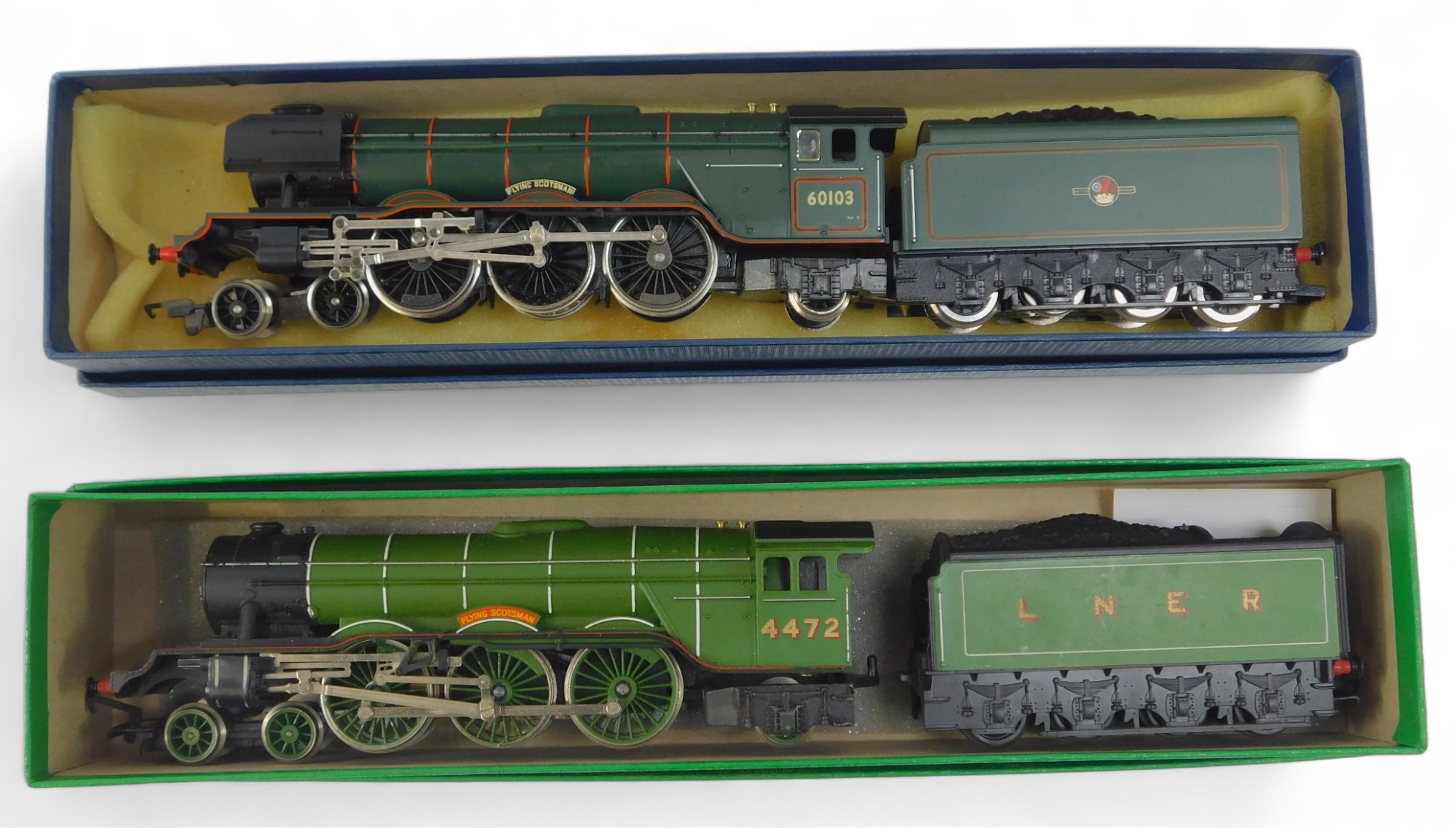 Hornby OO gauge Class A1 locomotive The Flying Scotsman 4472, LNER green livery, together with a kit