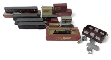 Hornby Dublo and Tri-ang Hornby OO gauge locomotives and rolling stock, including Hornby Dublo Subur