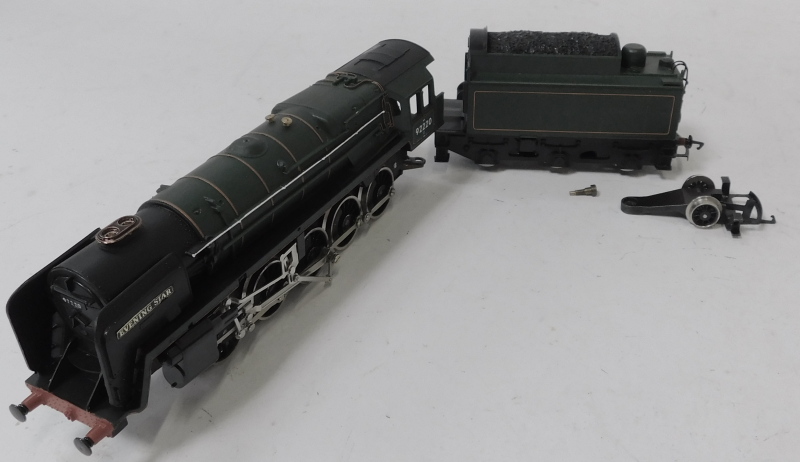 A Hornby OO gauge BR Standard Class 9F locomotive Evening Star, 92220, 2-10-0, BR lined green, in as - Image 2 of 2