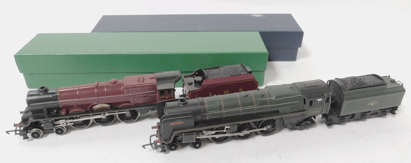 Tri-ang OO gauge locomotives, comprising Britannia Class locomotive Britannia 70000, BR lined green - Image 2 of 2