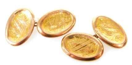 A pair of 9ct bicoloured gold double oval and chain link cufflinks, with foliate engraving, 2.8g.