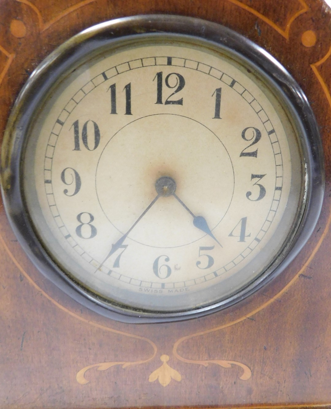 An early 20thC Smiths mahogany cased mantel clock, silvered dial bearing Arabic numerals, eight day - Image 2 of 5