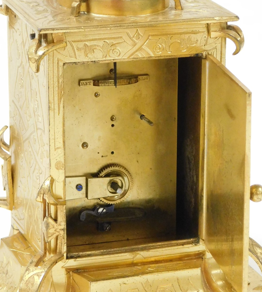 A Victorian brass cased desk clock, of Gothic form, with circular dial bearing Roman numerals, the t - Bild 4 aus 4