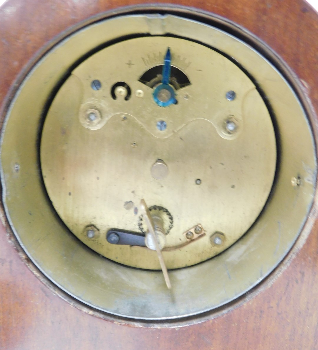 An early 20thC Smiths mahogany cased mantel clock, silvered dial bearing Arabic numerals, eight day - Image 5 of 5