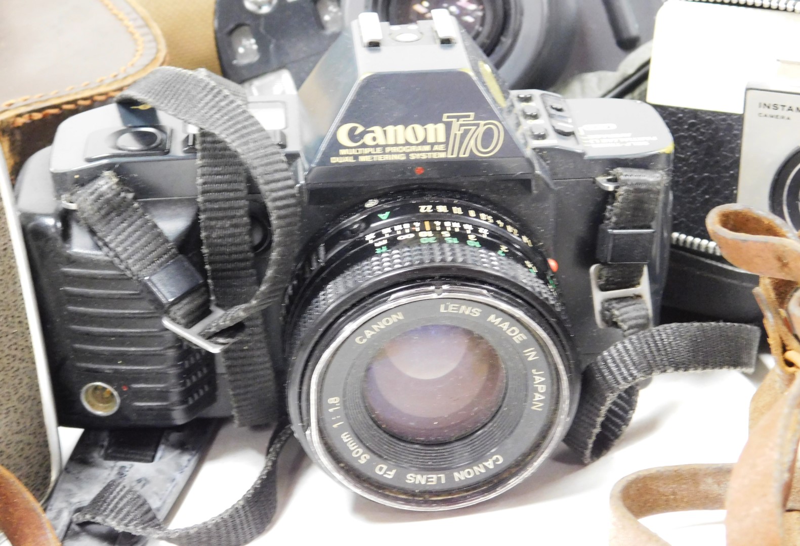 Cameras, including a Canon T70 Multiple Program AE, selection of camera bags. - Image 5 of 6