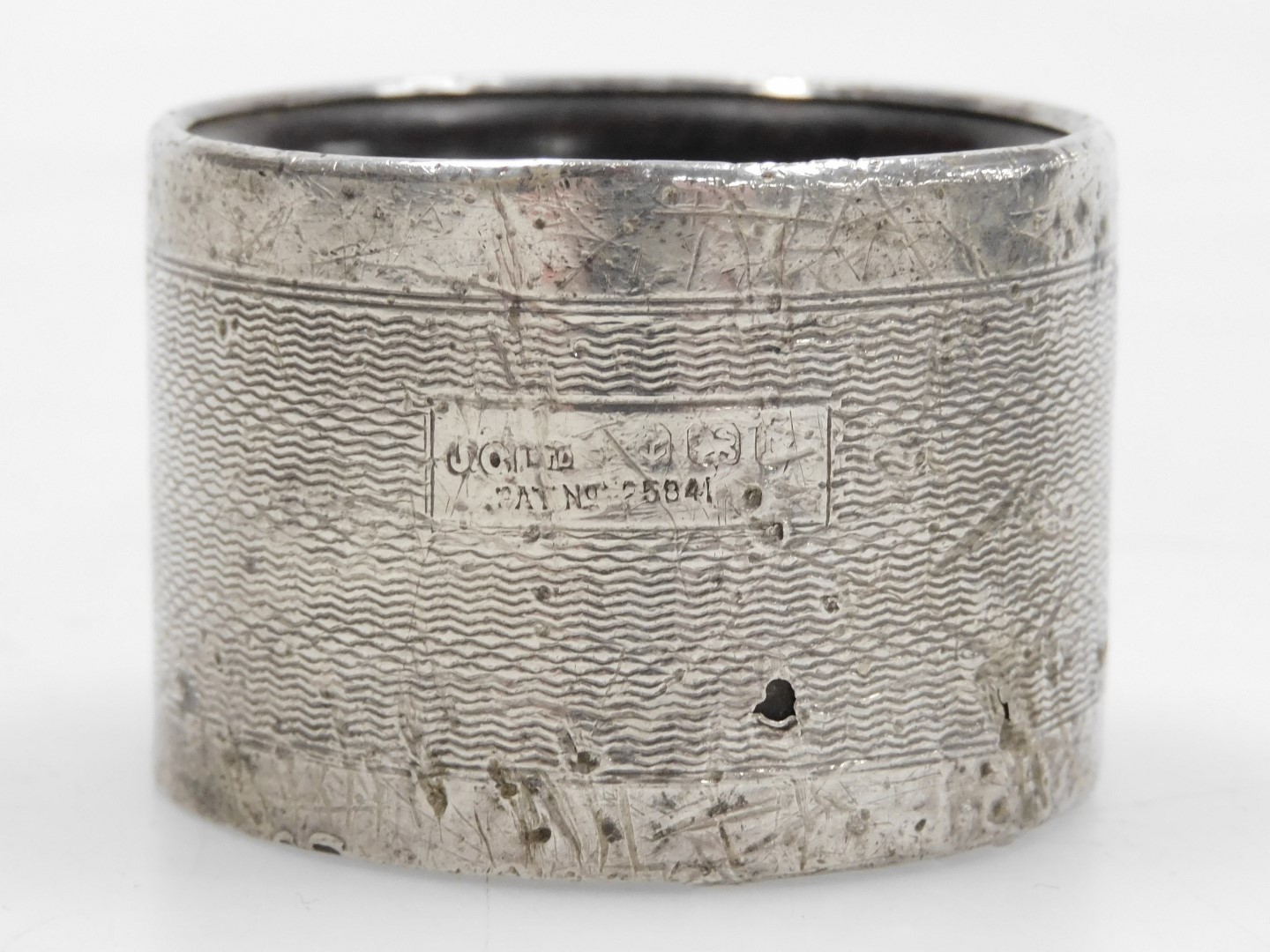A George V silver napkin ring, with engine turned decoration, rectangular reserve, monogram engraved - Image 3 of 5